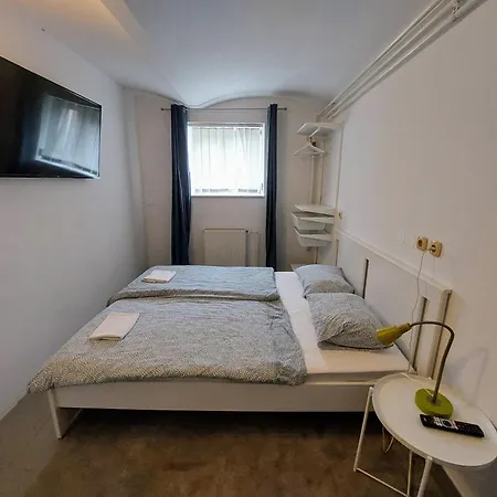 R24, Rose House リュブリャナ