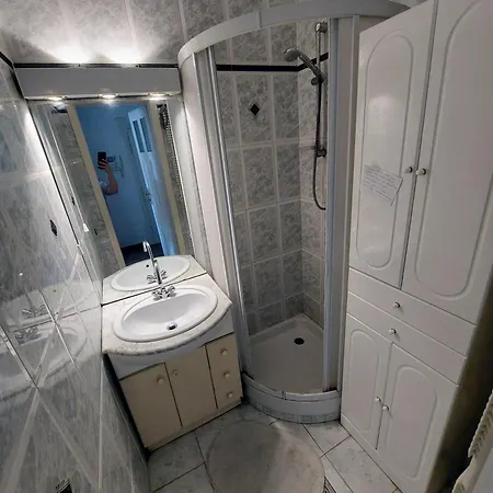 ホームステイ R24, Rose House リュブリャナ