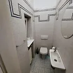 Nastanitev v družini R24, Rose House *