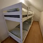 Nastanitev v družini R24, Rose House *