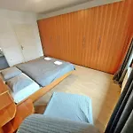 Nastanitev v družini R24, Rose House