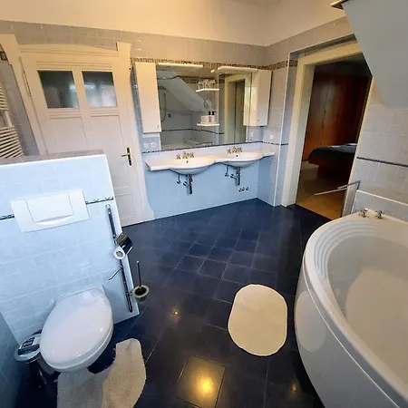 Homestay R24, Rose House Ljubljana