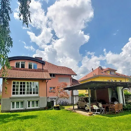 R24, Rose House Lublaň