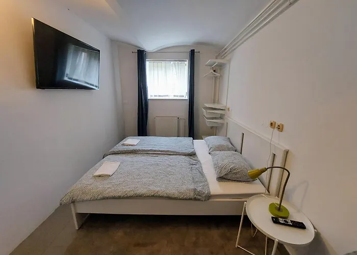 R24, Rose House Lublaň