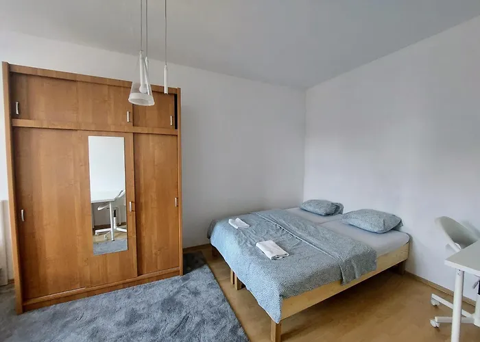 R24, Rose House Lublaň