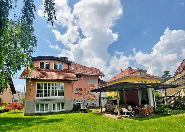 R24, Rose House Lublaň