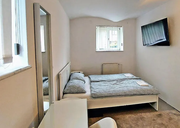 R24, Rose House Lublaň